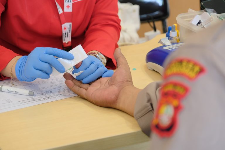 Diagnosa Penyakit Kompleks Hanya Dengan Setetes Darah Via Lab On A Chip Revolusi Kedokteran Presisi